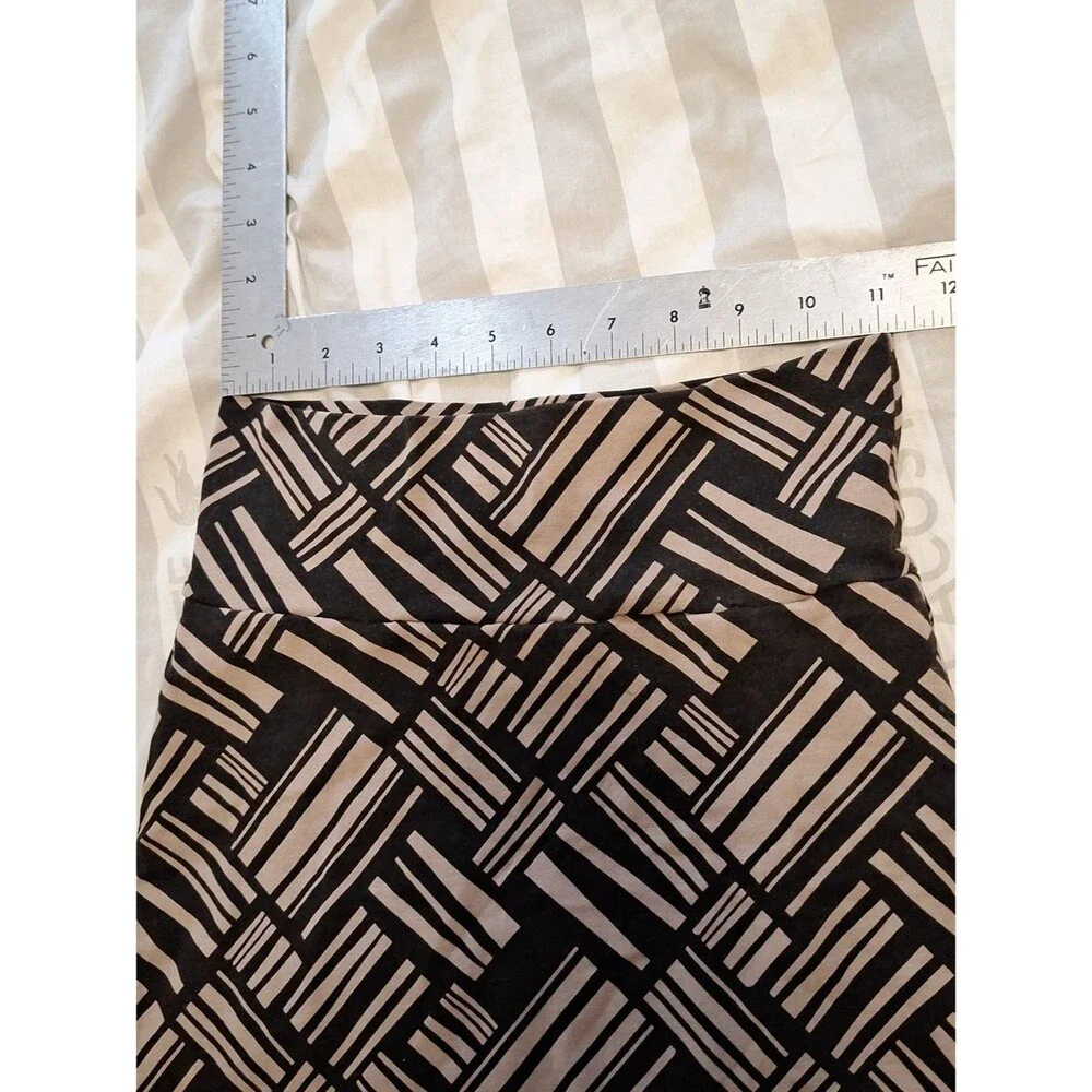 Forever 21 Black and Tan Geometric high waist mini-Skirt